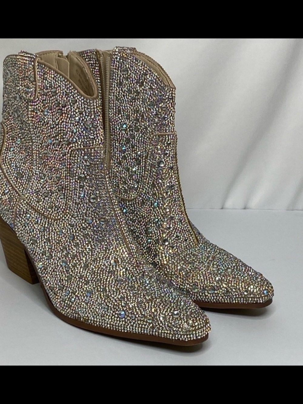Cushionaire Bravo Rhinestone Western Ankle Boots Women’s 8M Silver Sparkle